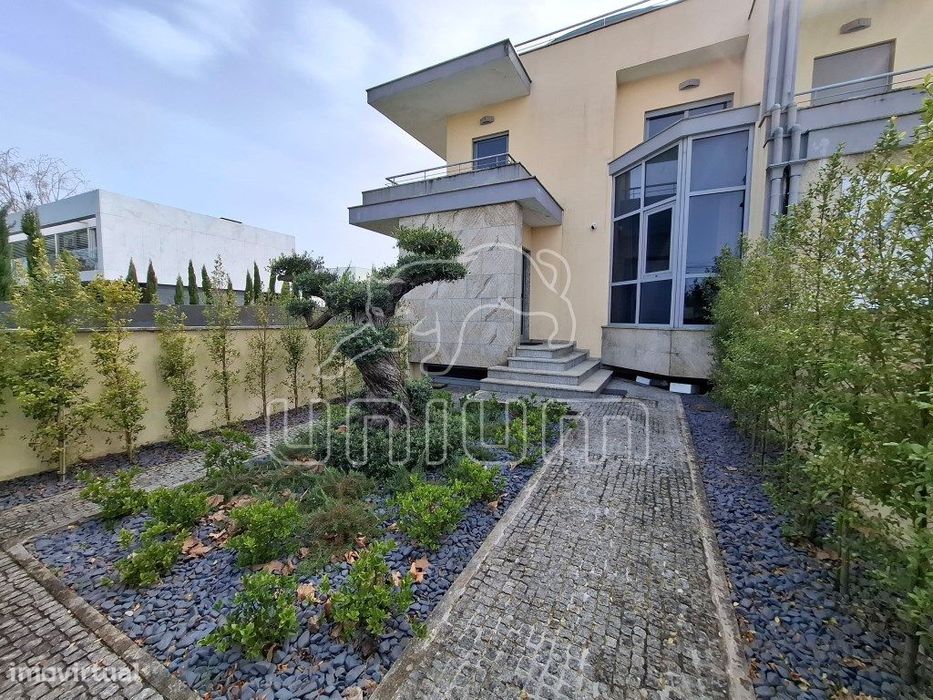 Moradia Geminada T4 para arrendamento no Cabedelo