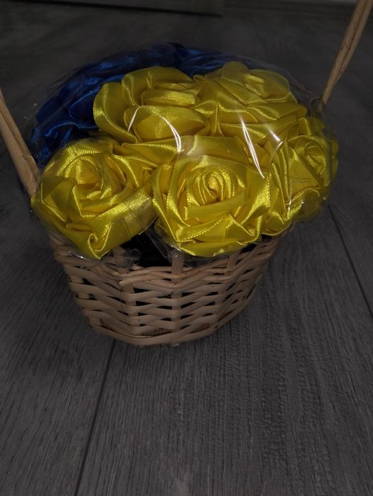 Букетик з атласних стрічок