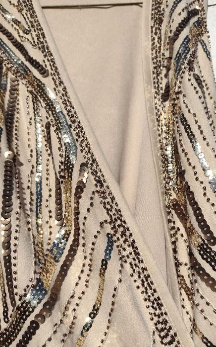 Красивая замшевая жилетка расшитая бисером