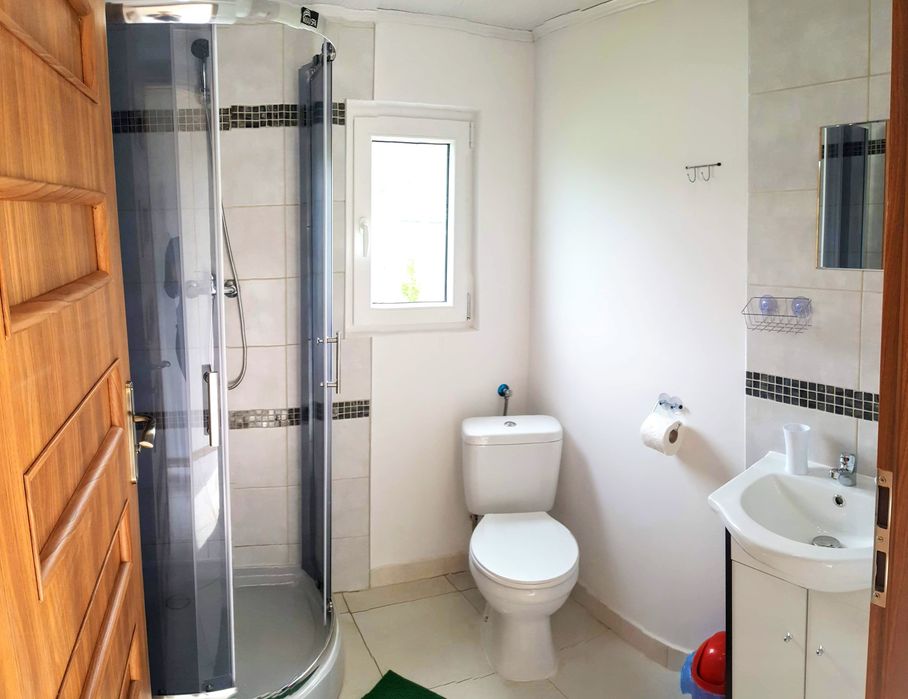 Domki blisko jeziora ,  wolny domek w Bieszczadach górach nad jeziorem