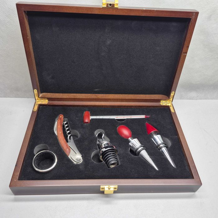 Zestaw do wina, korkociąg,  Komis Madej Jasło Igielna 17a