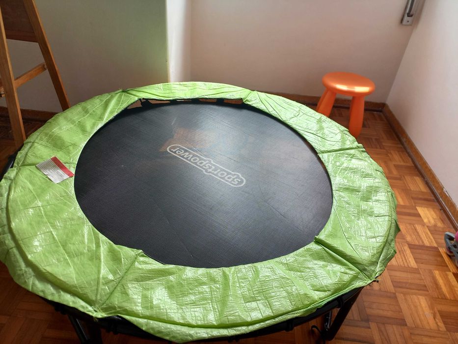Trampolim para crianças até 35 kg,bom estado