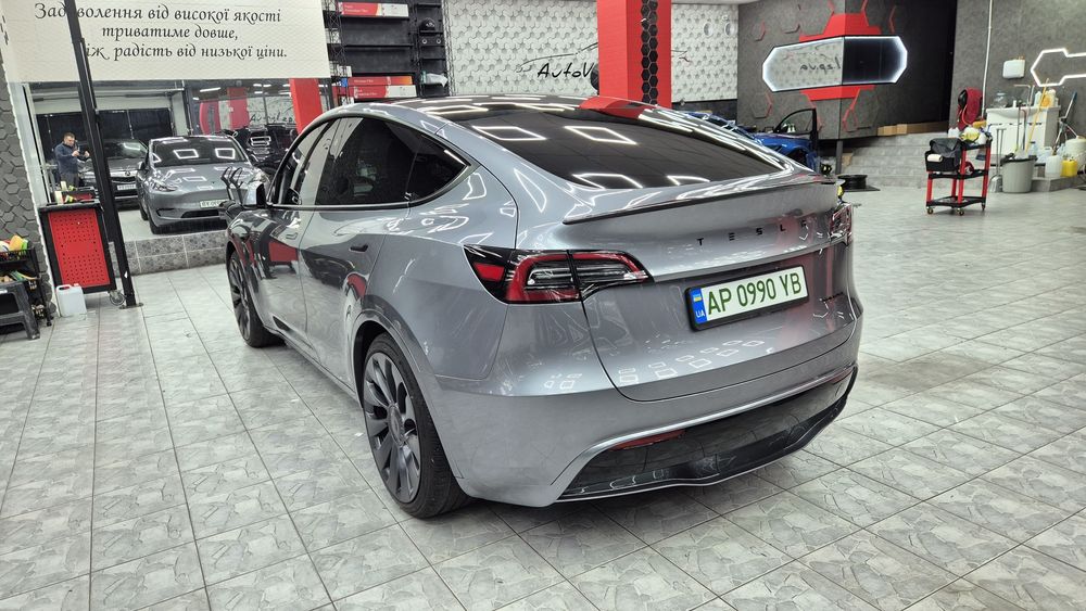 Tesla  Y  performance