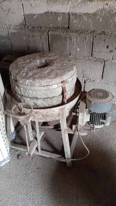 Moedor de cereais com pedra mó