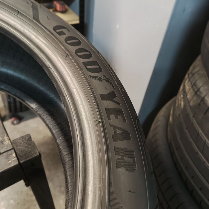 225/45/19 XL Sprzedam parę opon letnich Goodyear