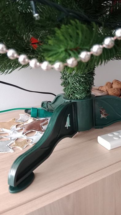 Choinka sztuczna jak żywa mała