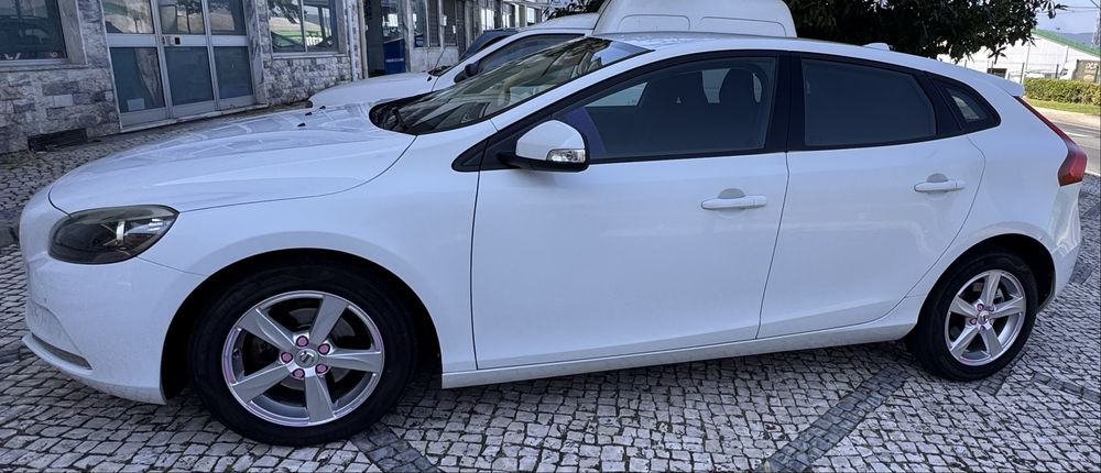 Volvo V40 D2 Kinetic | Nacional | Outubro 2017 | Excelente Estado
