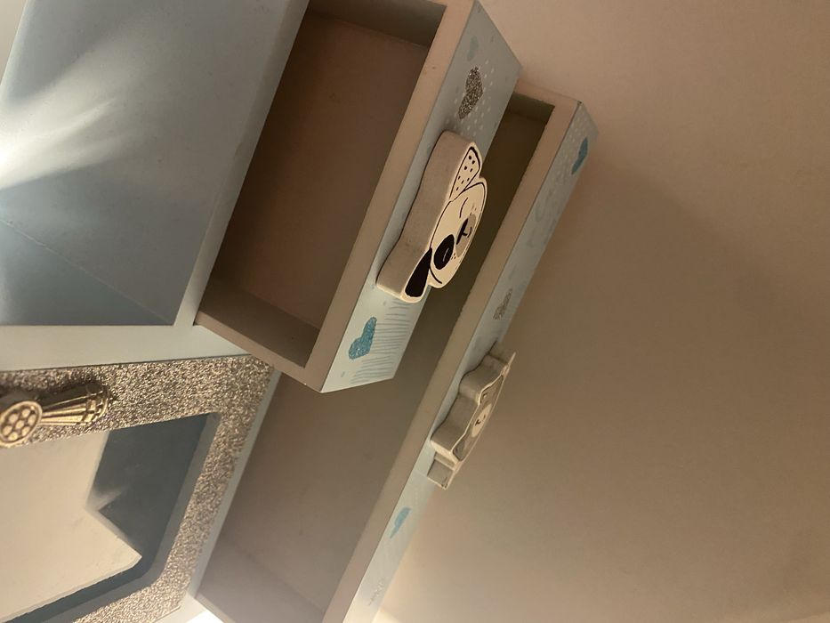 Komoda na biżuterię