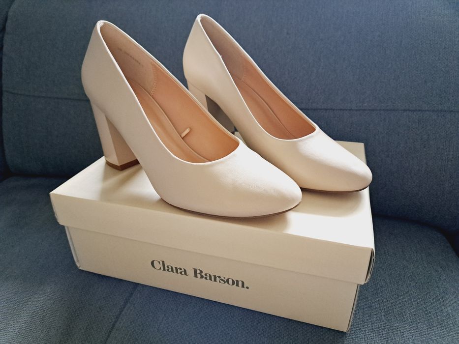 Czółenka Clara Barson 37 Beżowe