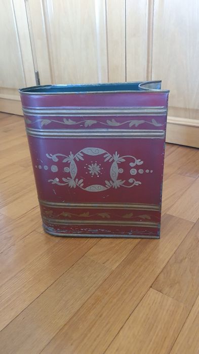 Porta revistas em latão