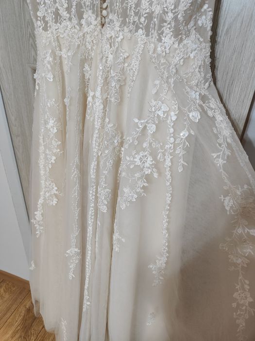 Sprzedam piękną suknię ślubną