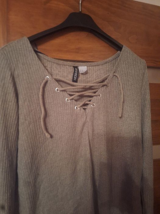 Bluzka damska H&M rozm.M 70%viskoza stan bardzo dobry.