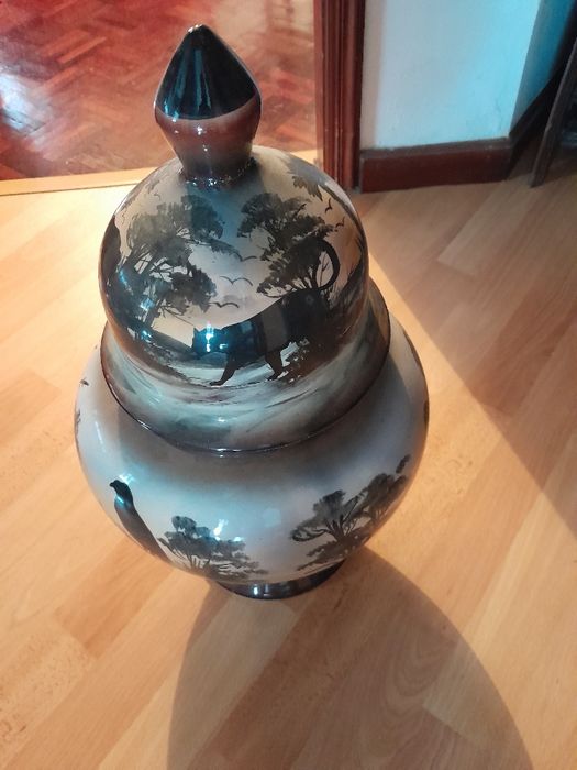 Jarro em cerâmica usado