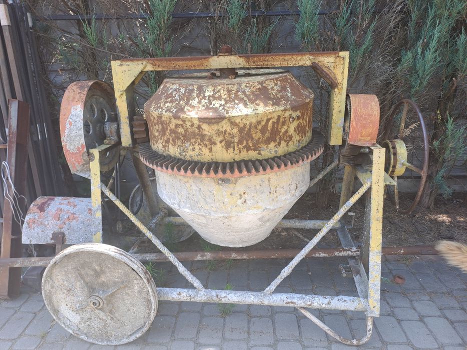 Betoniarka PRL 250–300 l 400 V (siła) – sprawna