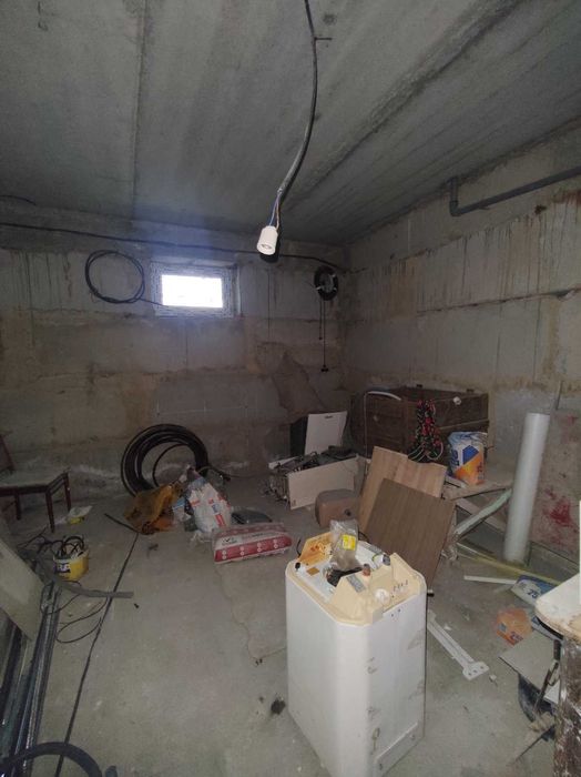 Продаж комерційного призначення в житловому будинку