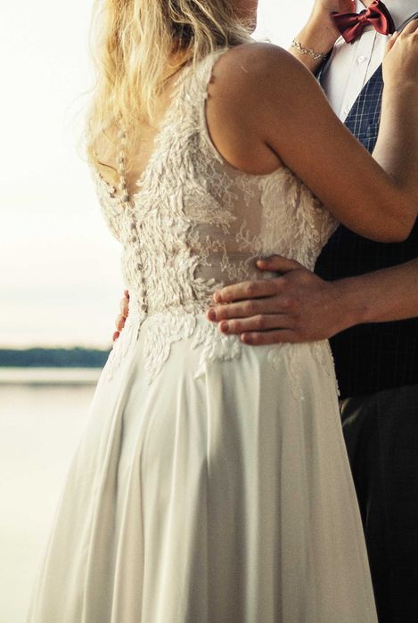 Suknia ślubna z muślinową spódnicą