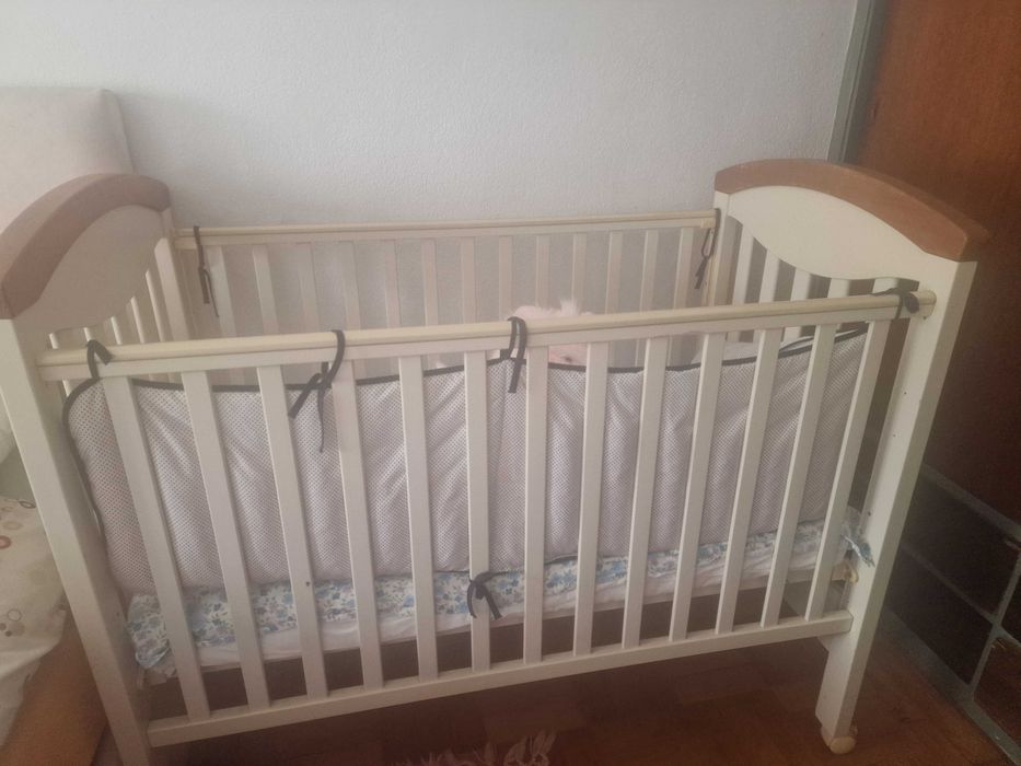 Berço e colchão em bom estado