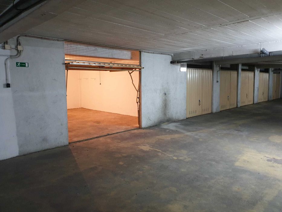 Garagem Box 37m2 Linda a Velha