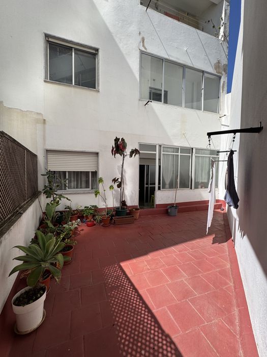 Apartamento T2, 1° andar com varanda e terraço (RESERVADO)