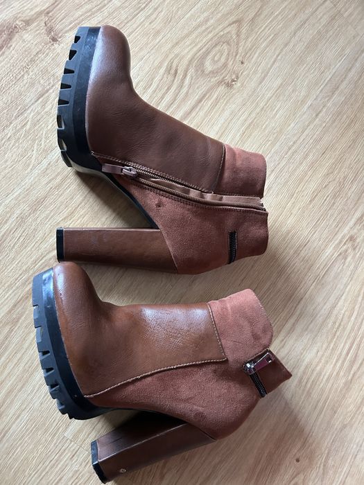 Buty botki na koturnie r. 40