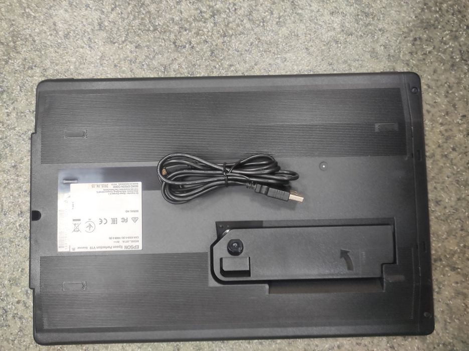Планшетный сканер Epson Perfection v19