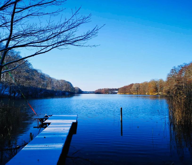 Domek nad jeziorem, sauna i jacuzzi.