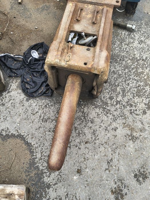 Młot wyburzeniowy 900kg