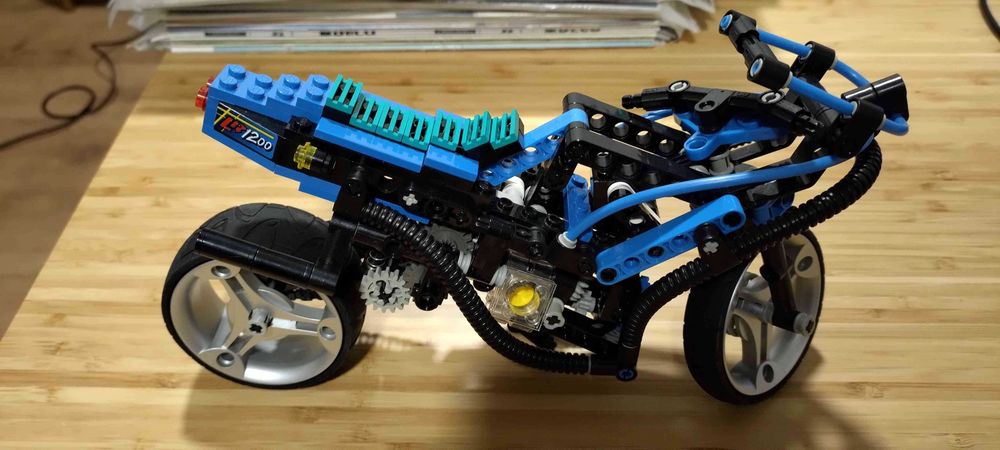 Lego Technic 8417 com oferta de portes em correio registado