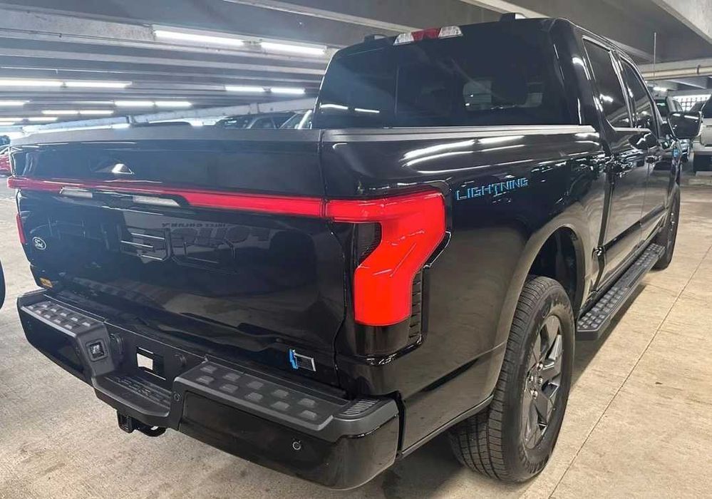 Ford F150 Lightning 131кВт Lariat 2025