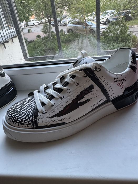 кросівки Balmain 43-44 нові