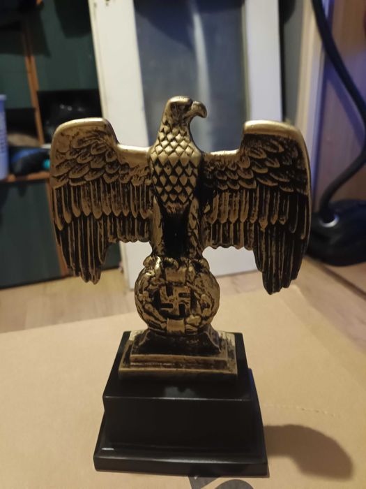 Orzeł Norymberski z podstawą