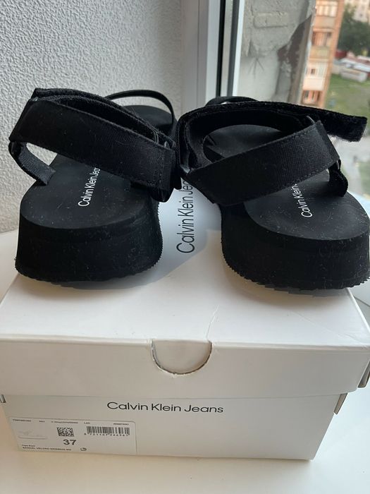Calvin Klein сандали новые