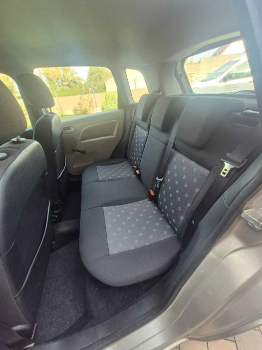 Fotele kanapa półka tapicerka Ford Fiesta mk6 5 drzwi