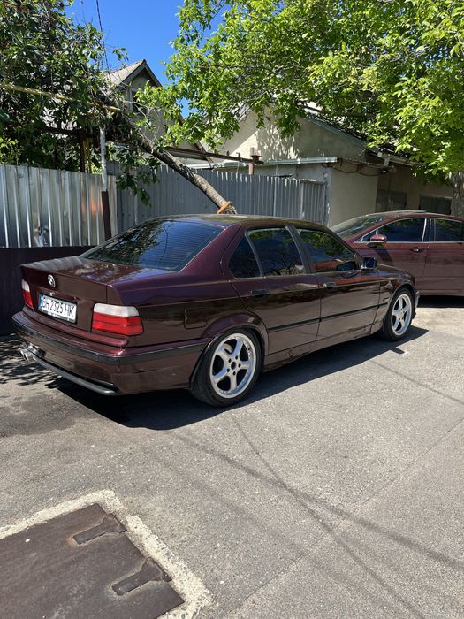 BMW 320i, m50b20