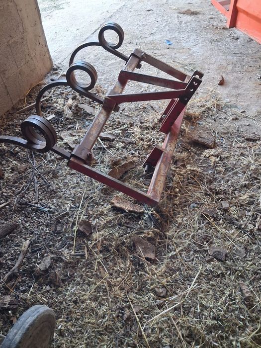 Vende-se trator.