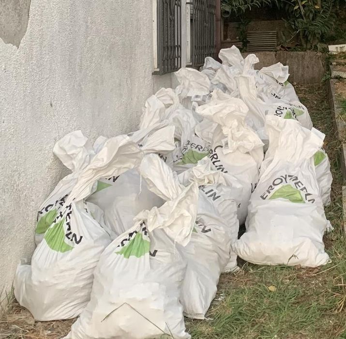 Recolha de sucatas entulhos madeiras etc