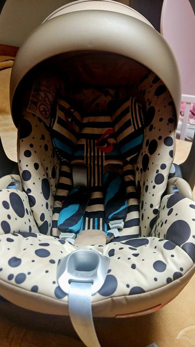 Babycoque Cybex Cloud Z edição limitada "one love" Karolina Kurkova