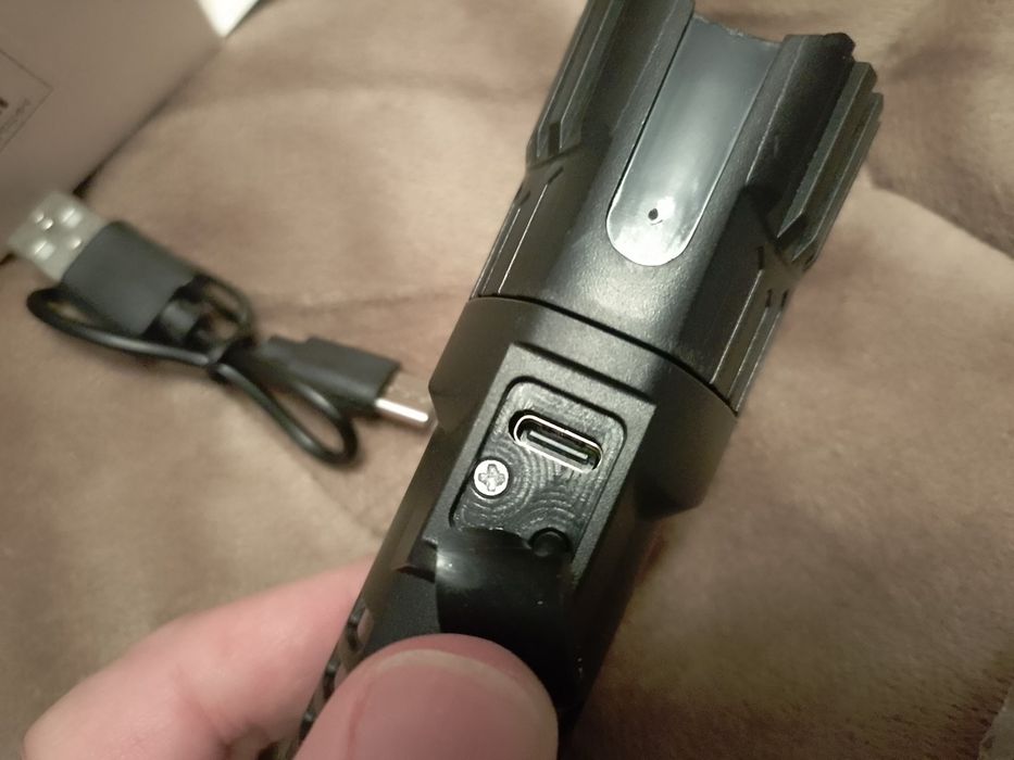 LED Ліхтарик STD702