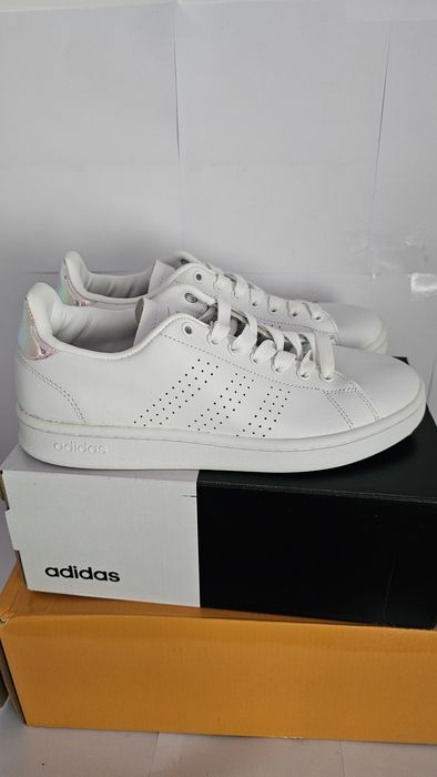 Buty nowe damskie sportowe Adidas w rozmiarze 39 1/3