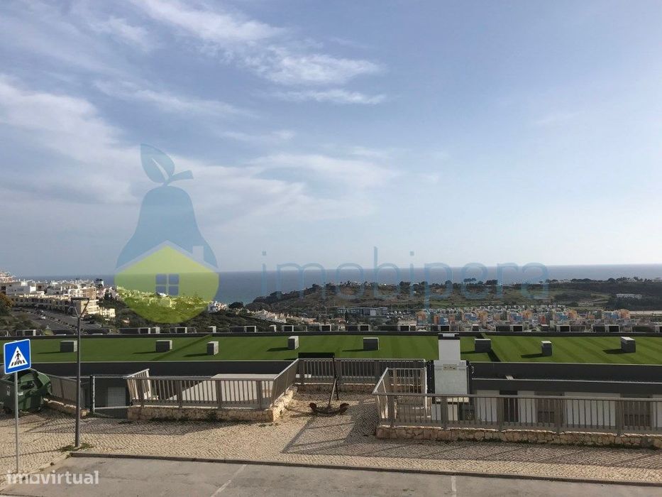 Prédio Com Restaurante/Apartamentos T2 E T1 E Magnífica Vista Mar/E...