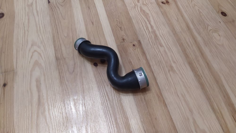 Патрубок Трубка Турбіни Інтеркуйлера Passat B5+,Skoda SuperB 1.9-2.0TD