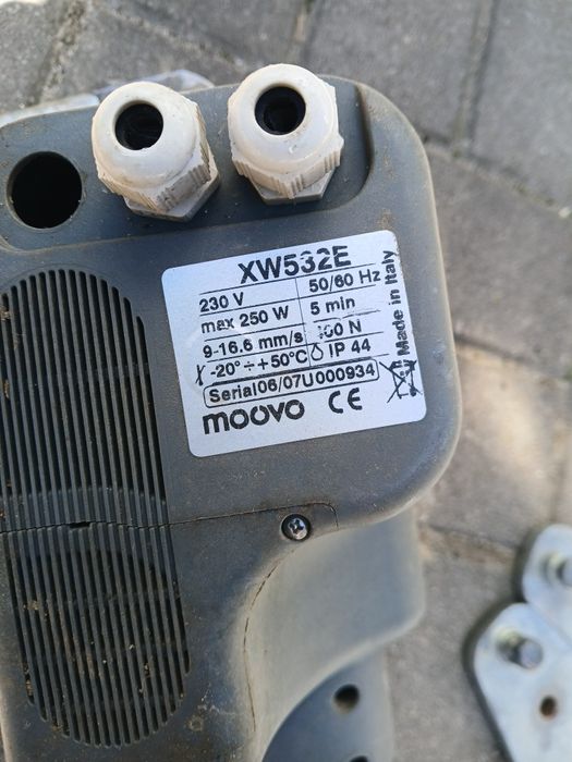 Napęd do bramy dwuskrzydłowej Moov