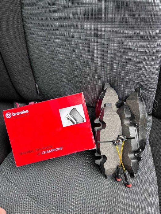 Гальмівні колодки Brembo	P50050 з датчиками зносу