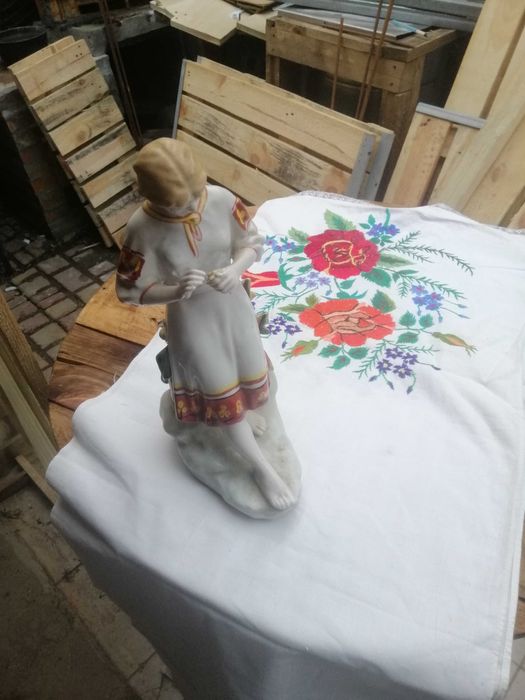 Керамическая красивая фигура