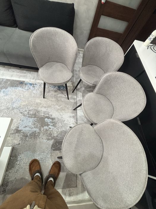 Krzesła szaro czarne