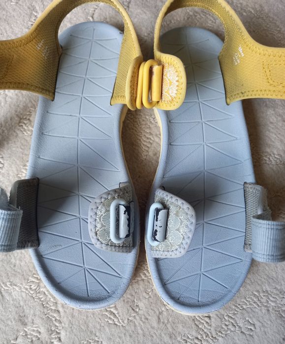 Босоніжки Clarks