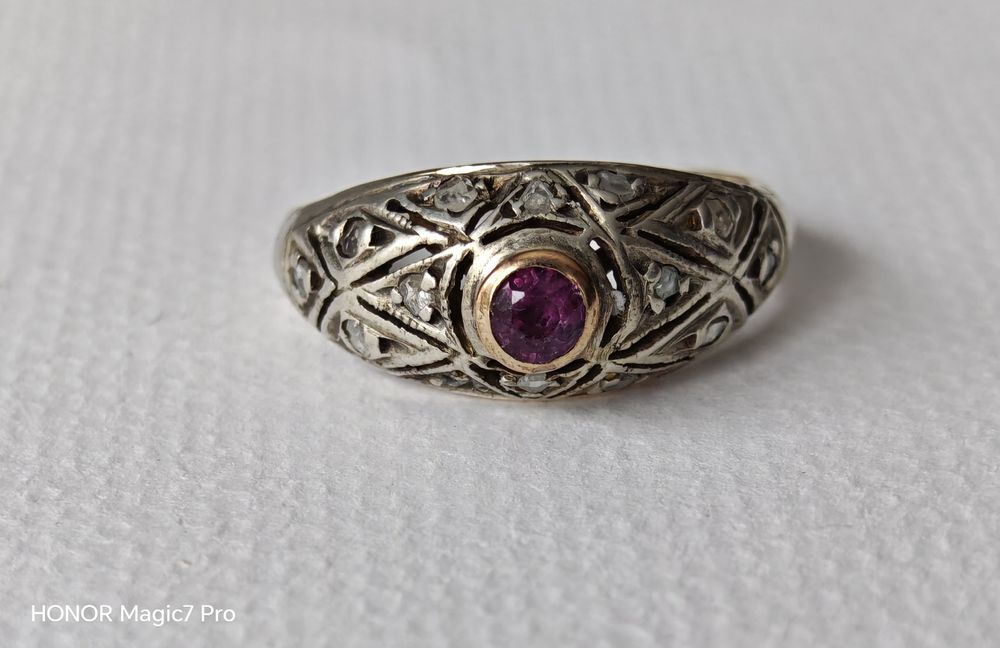 Pierścionek, złoto, srebro, diamenty, granat.