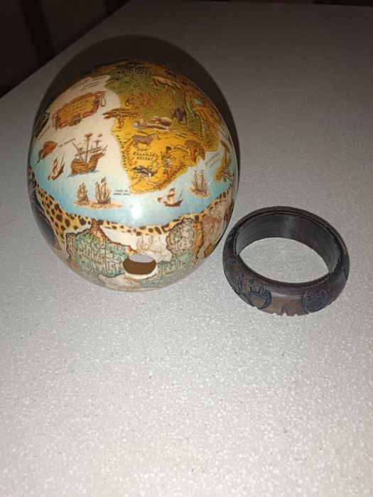 Эксклюзивный Декор: Страусиные Яйца (2 шт.) – Винтажный Глобус и Африк