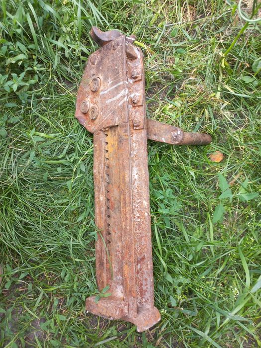 Домкрат реечный .