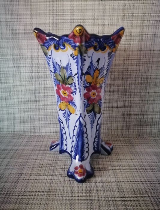 Bonita jarra loiça Alcobaça com 25,5 cmdecoração floral estado novo